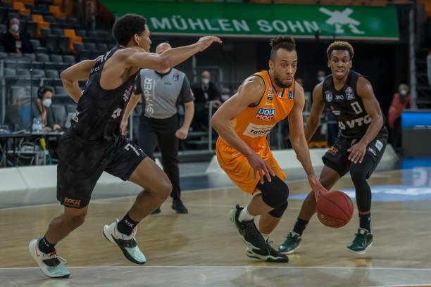 更是一个战 更是一个战